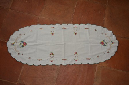 CENTRO OVALE IN COTONE ANNI '60 103X39  € 10,00